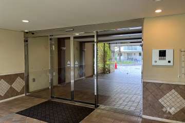 サブエントランスはオートロック付きです。