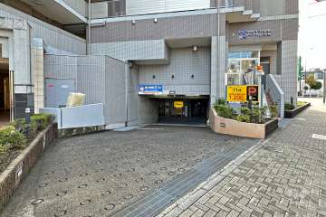 駐車場の出入り口