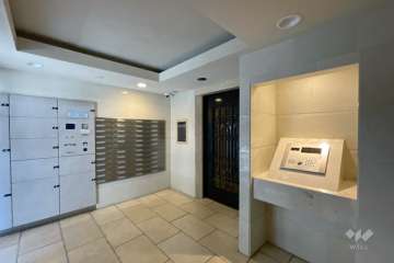 エントランスはオートロック付きです。