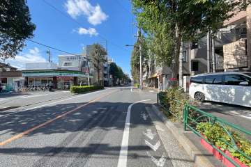 敷地南側の前面道路