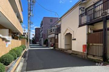 敷地南側の前面道路