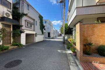 敷地南側の前面道路　