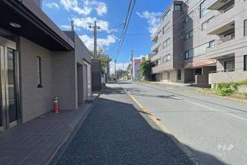 敷地西側の前面道路　