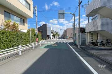 敷地北側の前面道路