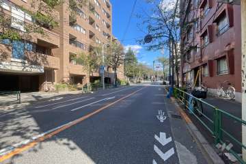 敷地南側の前面道路