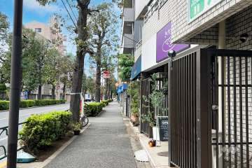 敷地南側の前面道路（東側から）