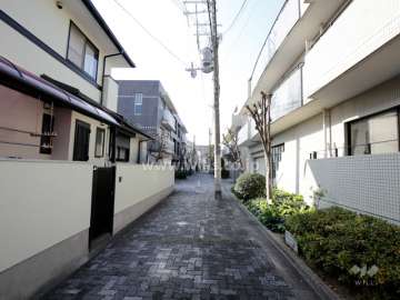 敷地南側の前面道路