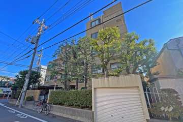 ライオンズマンション都立家政の外観（南西側から）