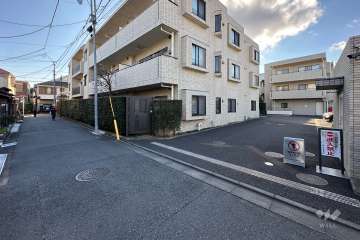 敷地の東側前面道路（北側から）