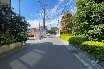 敷地南側の前面道路