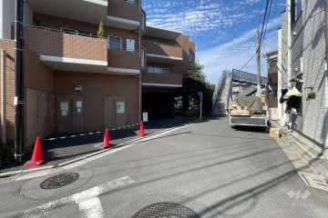 敷地東側の前面道路