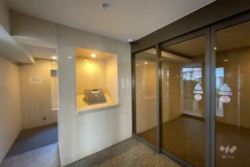 エントランスはオートロック付きです。