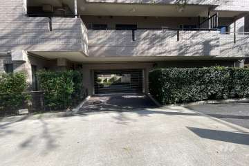 駐車場の出入り口（リングシャッター付き）