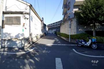 敷地北側の前面道路