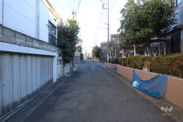 敷地北東側の前面道路