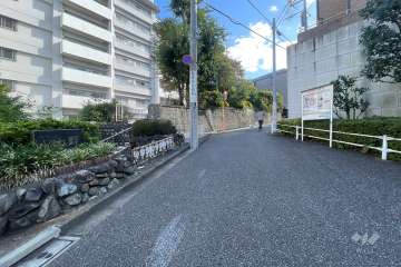 敷地西側の前面道路　