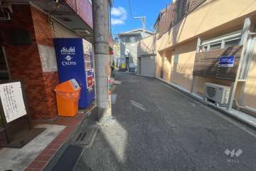 敷地の東側前面道路（南側から）