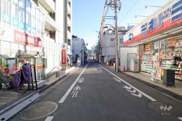 敷地西側の前面道路　