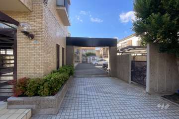 駐車場の出入り口（リングシャッター付き）