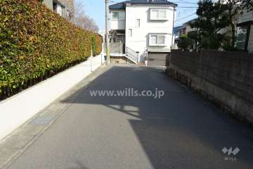 敷地南側の前面道路