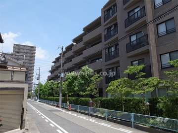 西向きの棟は雁行設計になっています。