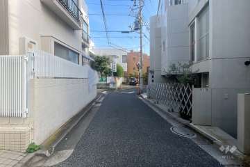 敷地南側の前面道路