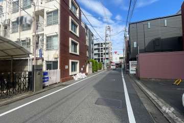 敷地北西側の前面道路