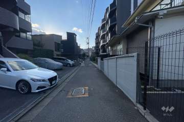 敷地北側の前面道路