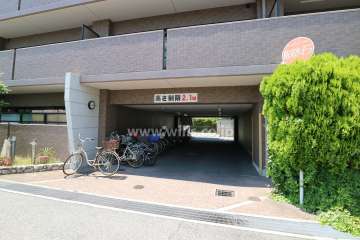 駐車場出入り口