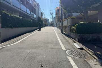 敷地東側の前面道路