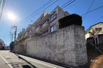 朝日ラ・パリオ中野上高田の外観（北東側から）