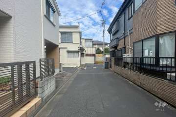 敷地の西側前面道路（南側から）