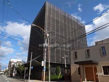 西宮松原町パークホームズの外観（南西側から）　平成23年10月現在大規模修繕中です。