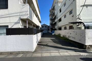 駐車場の出入り口