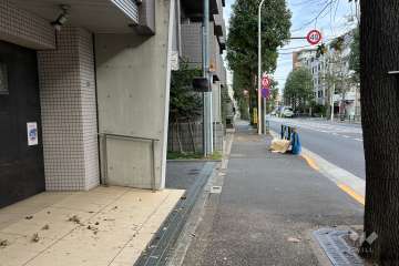 敷地南側の前面道路
