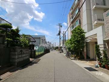 敷地東側の前面道路