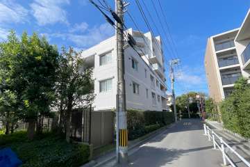 ルフォン中野上鷺宮壱番館の外観（南東側から）