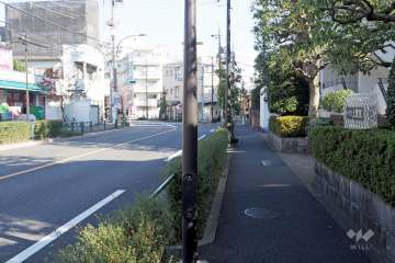 敷地北側の前面道路