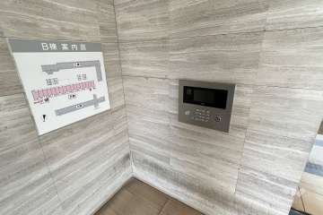 サブエントランスはオートロック付きです。