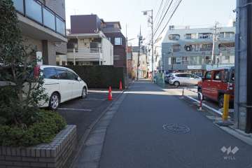 敷地北側の前面道路（東西側から）