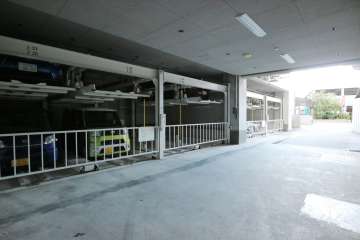 敷地内駐車場（屋内機械式）