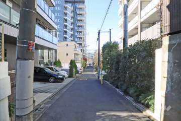 敷地南西側の前面道路