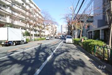 敷地南東側の前面道路