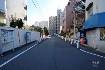 敷地南西側の前面道路