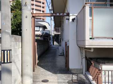 住戸入り口への通路