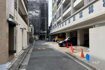 敷地東側の前面道路