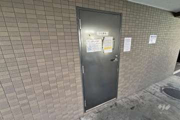 ゴミ置き場入口