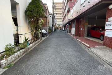 敷地東側の前面道路