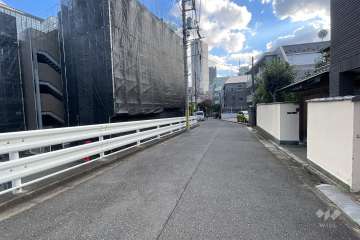 敷地西側の前面道路　