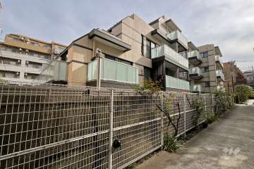 ピアース中野坂上の外観（北西側から）